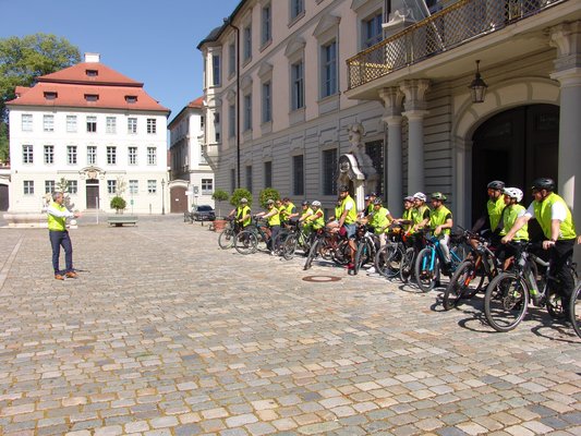 Landrat Anetsberger gibt Startschuss für Stadtradeln am Residenzplatz